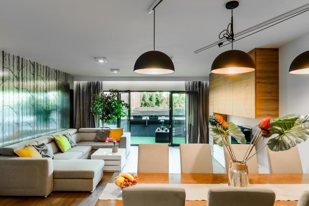 Lumina Luxury 2-level Near Skwer Apartment