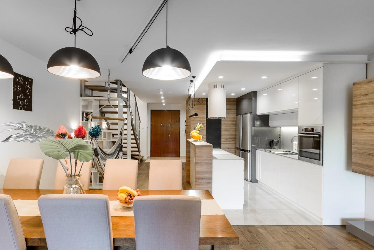 Lumina Luxury 2-level Near Skwer Apartment *
