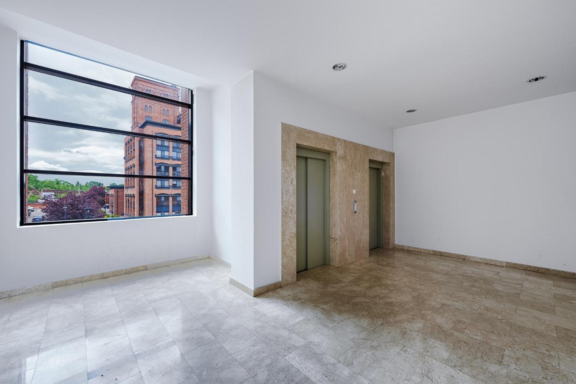 Lumina Luxury 2-level Near Skwer *