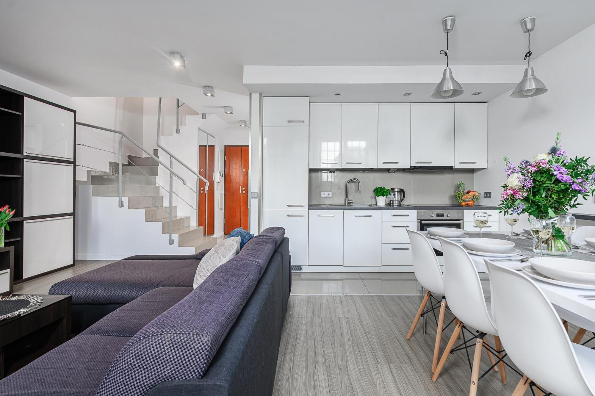 Lumina Luxury 2-level With Parking Apartment